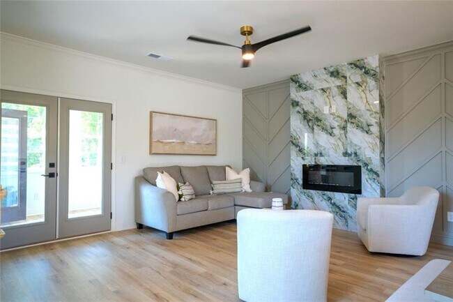 Photo - 1365 Oak Dr