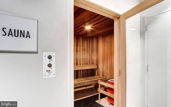 Photo - 1111 Arlington Blvd Unit 826