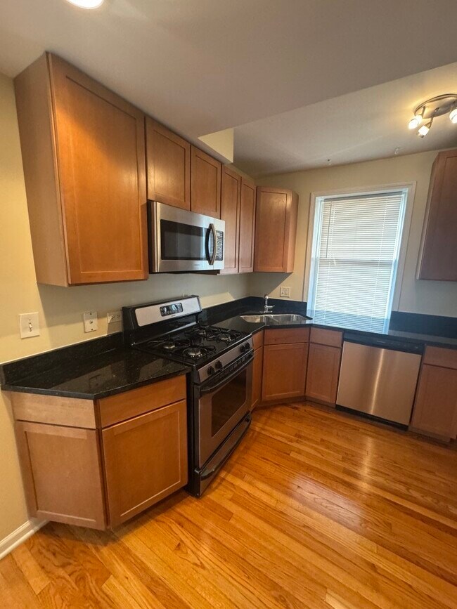 Building Photo - 2553 W Ardmore Ave Unit 2W Rental