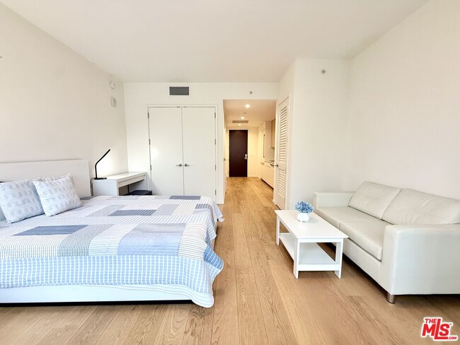 Photo - 877 Francisco St Unit 617