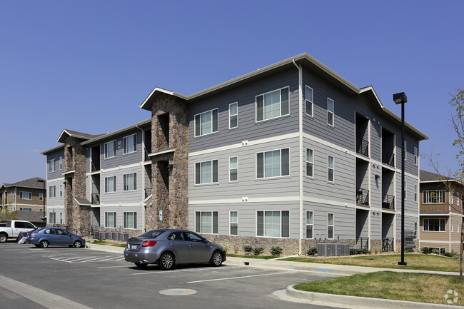 Creekview Apartments Greeley