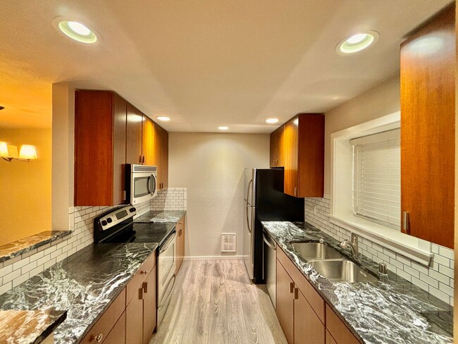 Beautiful Modern Condo in Mill Creek - Beautiful Modern Condo in Mill Creek Unidad E204