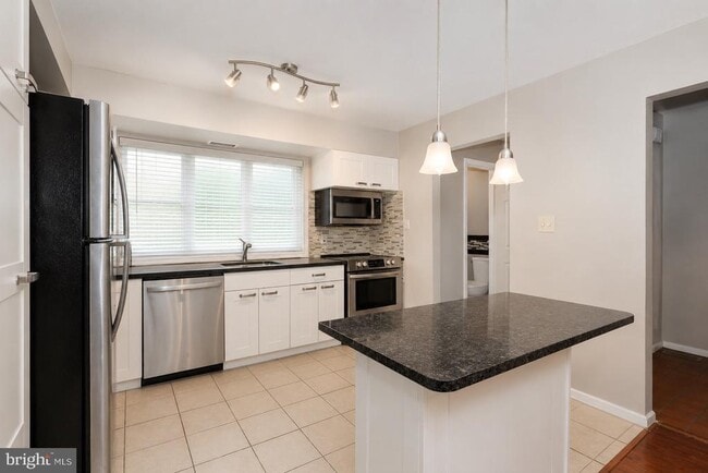 124 Hamlet Dr