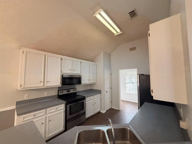 Photo - 905 Daisy Ct