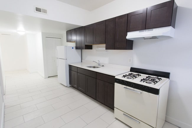 Cocina - 5335-5345 S. Kimbark Avenue