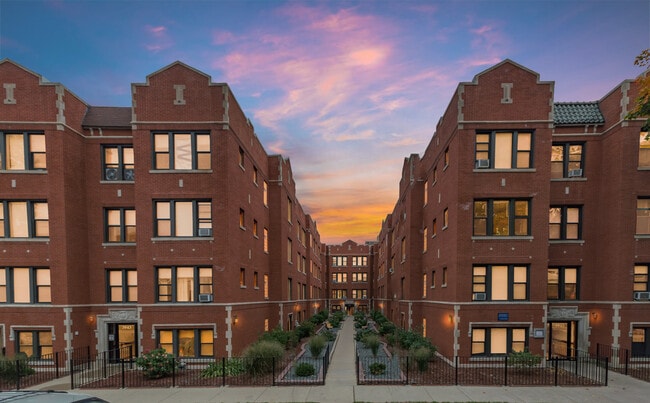 Photo - 3935 N Janssen Ave Unit 2