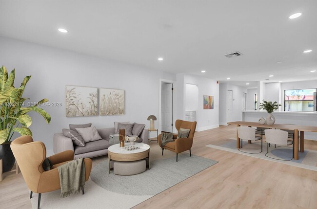 Building Photo - 8535 Casa Del Lago Unit F