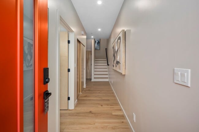 Front hallway - 10120 NE 185th St