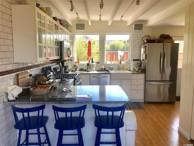 Photo - 833 Evergreen Walk