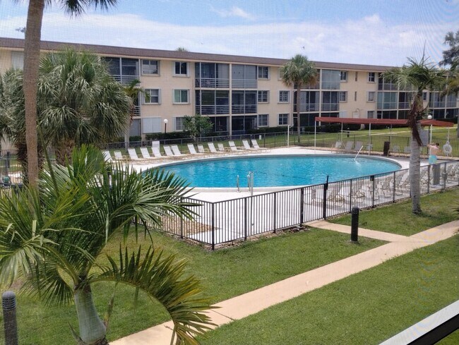 Building Photo - 4502 N Federal Hwy Unit 218b Rental