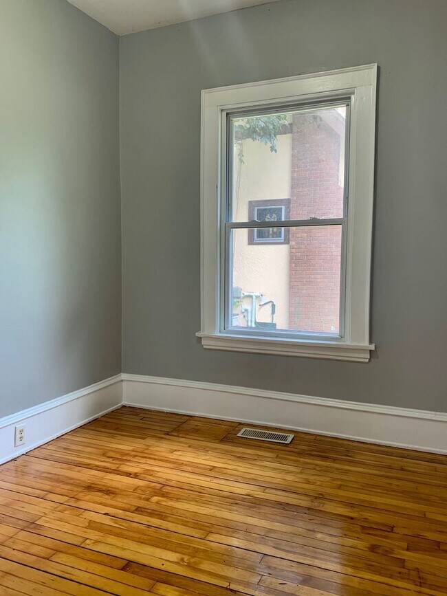 Photo - Beautiful 4 bedroom + Den Home in Minneapo...