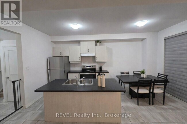 Photo - 7441 Baycrest Cmn