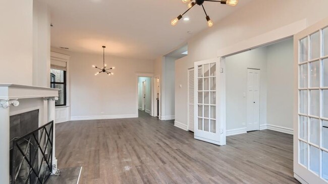 Photo - 3 bedroom in Chicago IL 60613 Unit 2