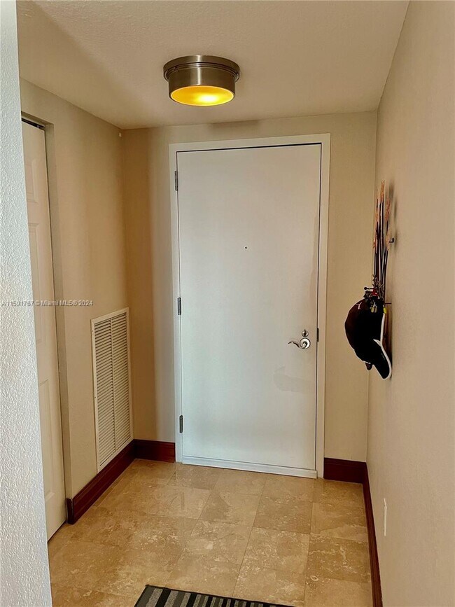 Photo - 1745 E Hallandale Beach Blvd Unidad 1507W