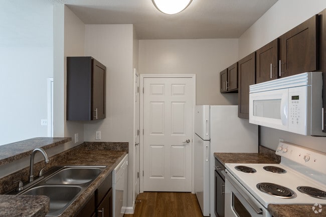 3BR, 2BA - 1202 SF - Auburn Hills Apartments