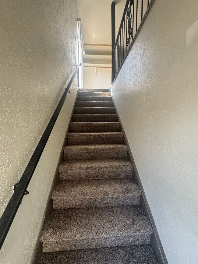 Photo - 2 Bed | 1 Bath | Approx. 1,035 Sq Ft