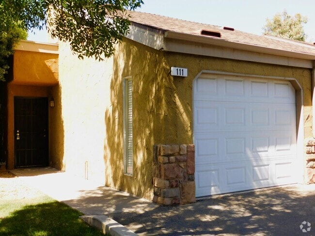 Building Photo - 7178 N Fruit Ave Unit 111 Rental