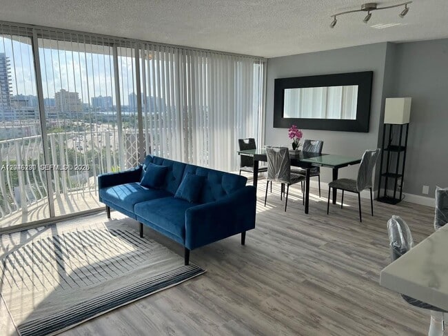 7601 E Treasure Dr Unidad 811