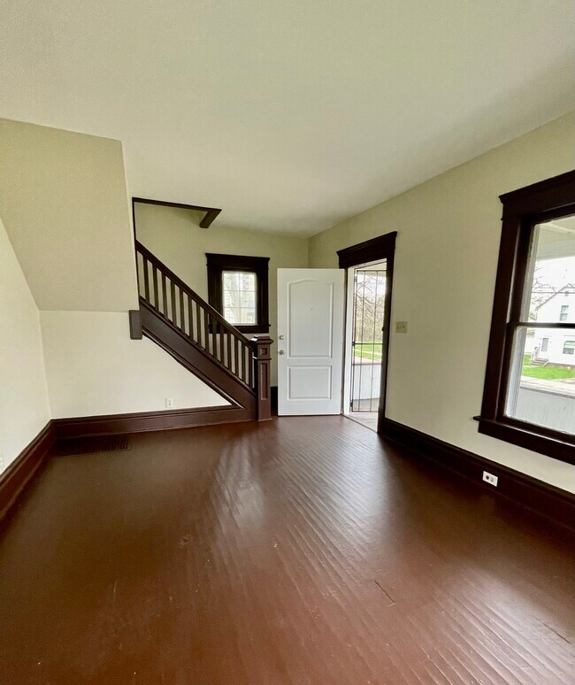 Photo - 354 Talbot Ave