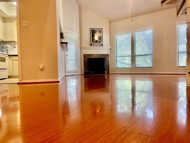 Photo - 4144 Greystone Way Unidad 505