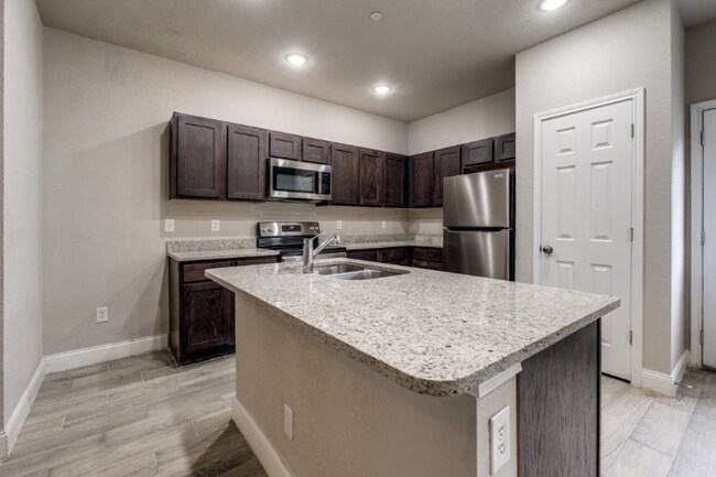 Photo - 7813 Savannah Brooks