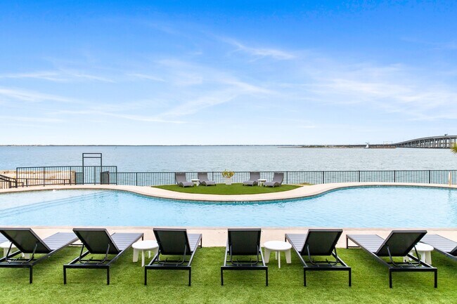 Lighthouse Pointe