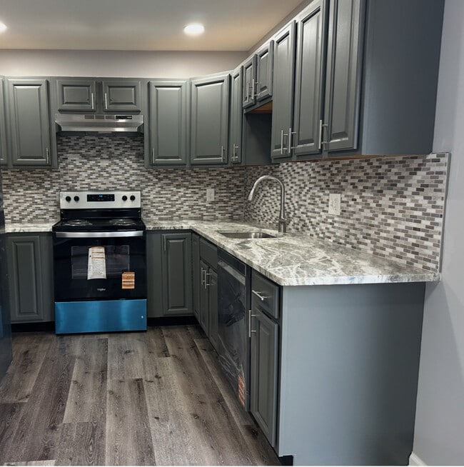 Building Photo - 43 Reubens Cir