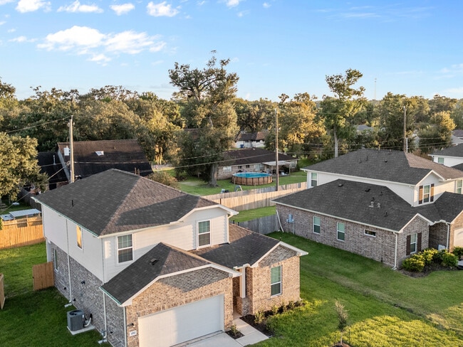 Building Photo - 412 Magnolia Ln