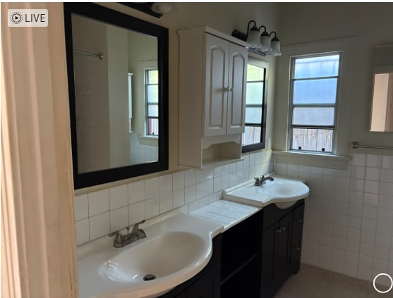 Double sink in full bathroom - 7967 Clinton St