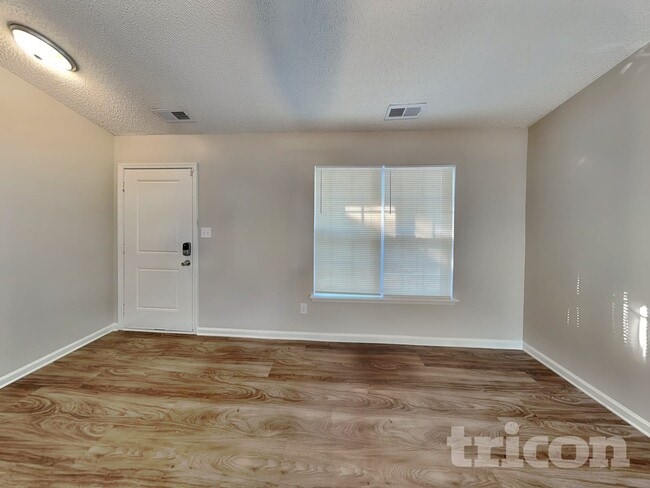 Photo - 4438 Fawnbrook Ave SW