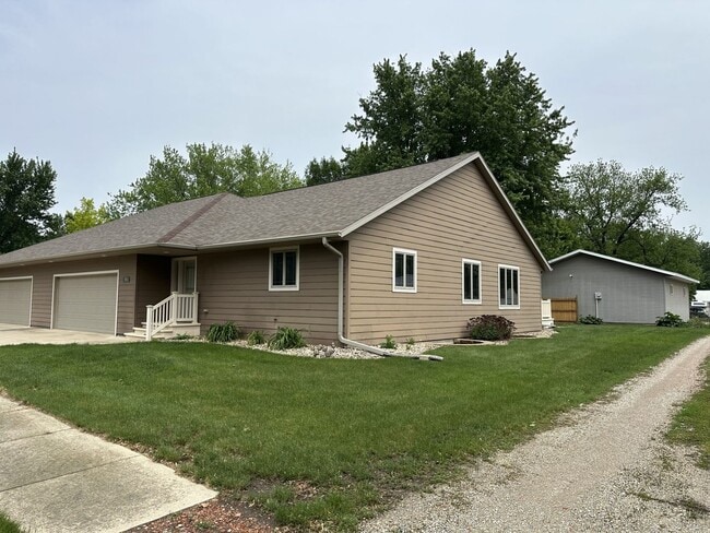 Photo - Spacious 3 Bed / 3 Bath Duplex in Sanborn, IA