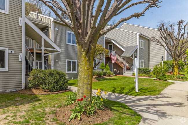 Building Photo - Bedford Lake Apartments