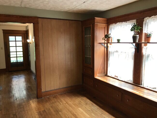 Photo - 1136 Cook Ave