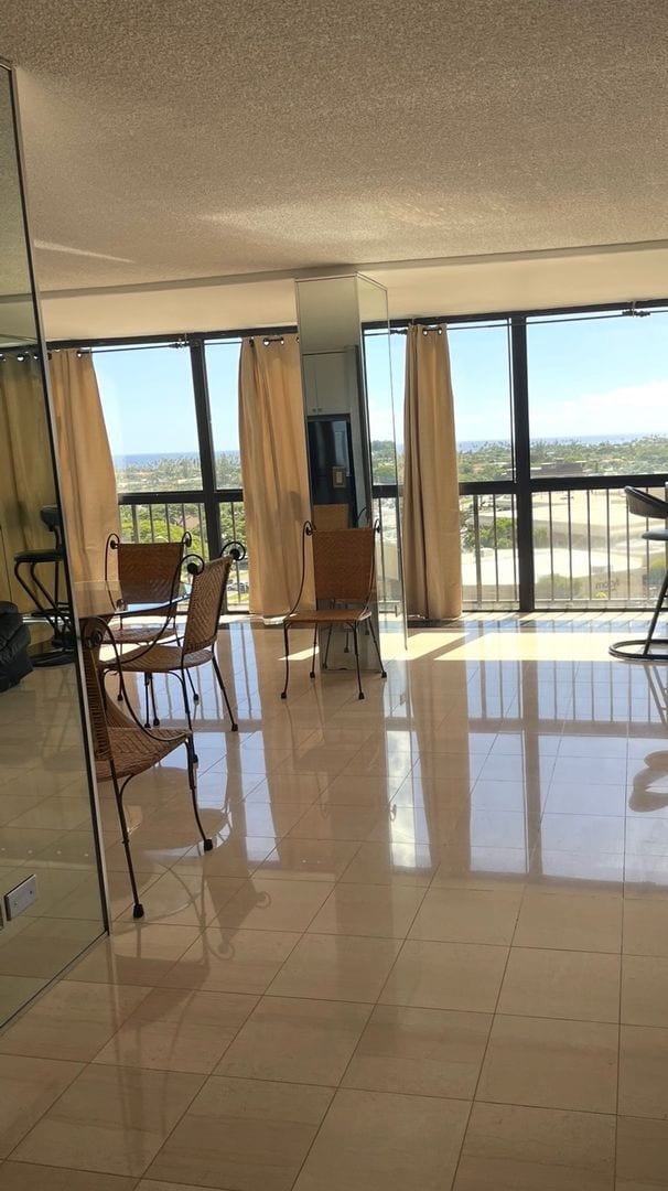 Building Photo - Kahala Towers