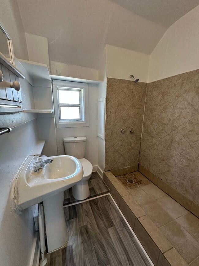 Photo - 1065 Caulfield Ave SW Unit Apt 2