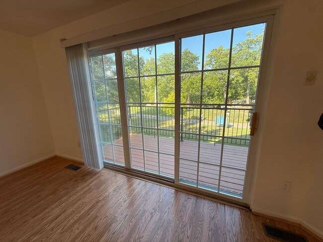 Photo - 1372 Village Dr