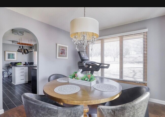 Photo - 9240 Chesshire Ln N