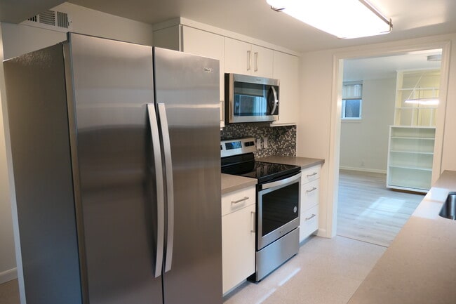 Photo - 2618 Wellington St. E