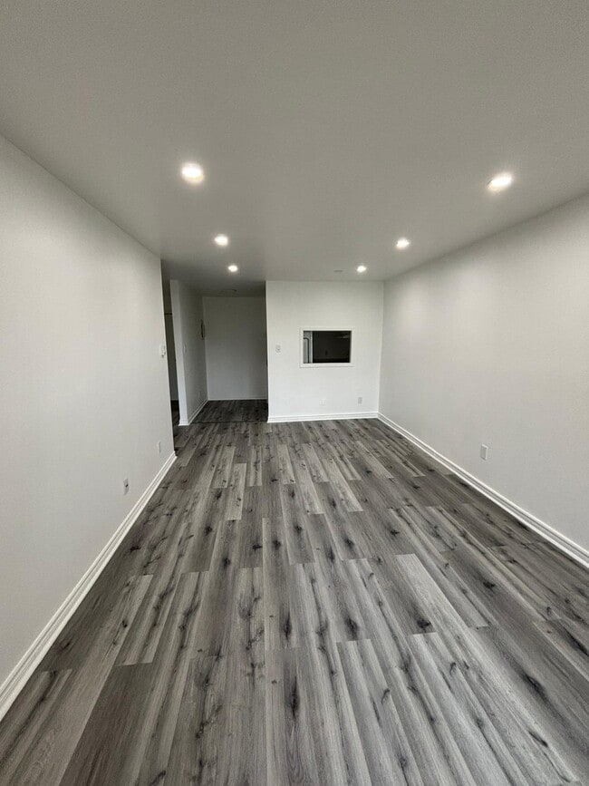 Building Photo - The Prestigious