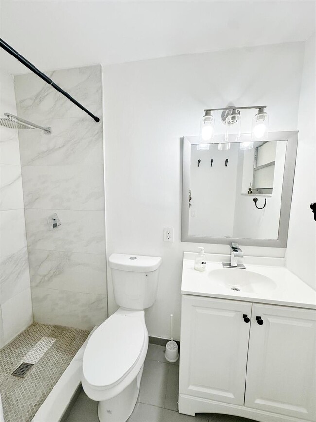 Photo - 207 Huron Pl