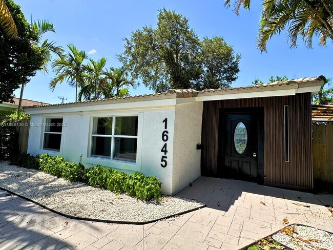 Photo - 1645 NE 175th St