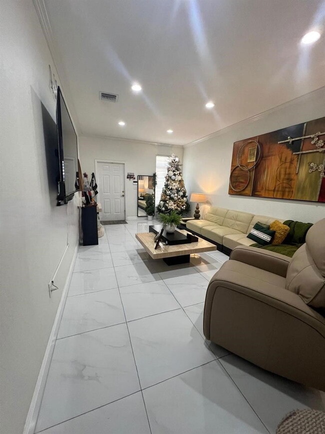 Photo - 5621 NW 112th Ct