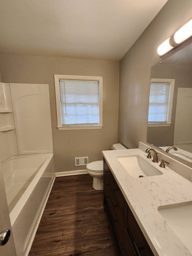 Photo - Charming 3BR Home with Modern Finishes & S...