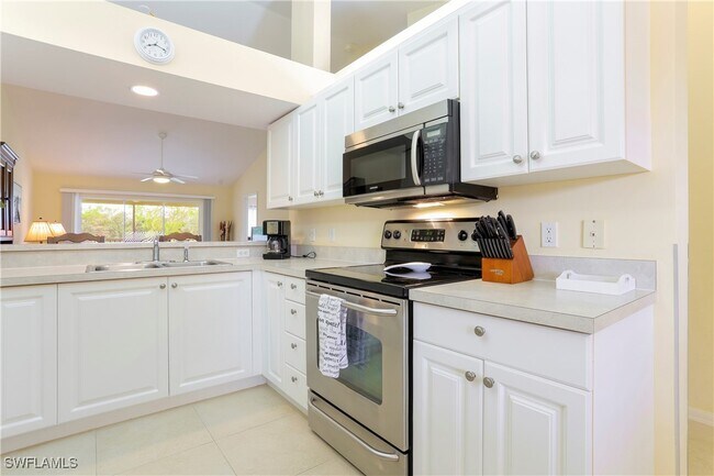 Building Photo - 337 Robin Hood Cir Unit 204