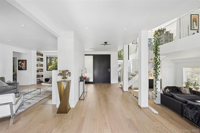 Photo - 112 Huntington Rd