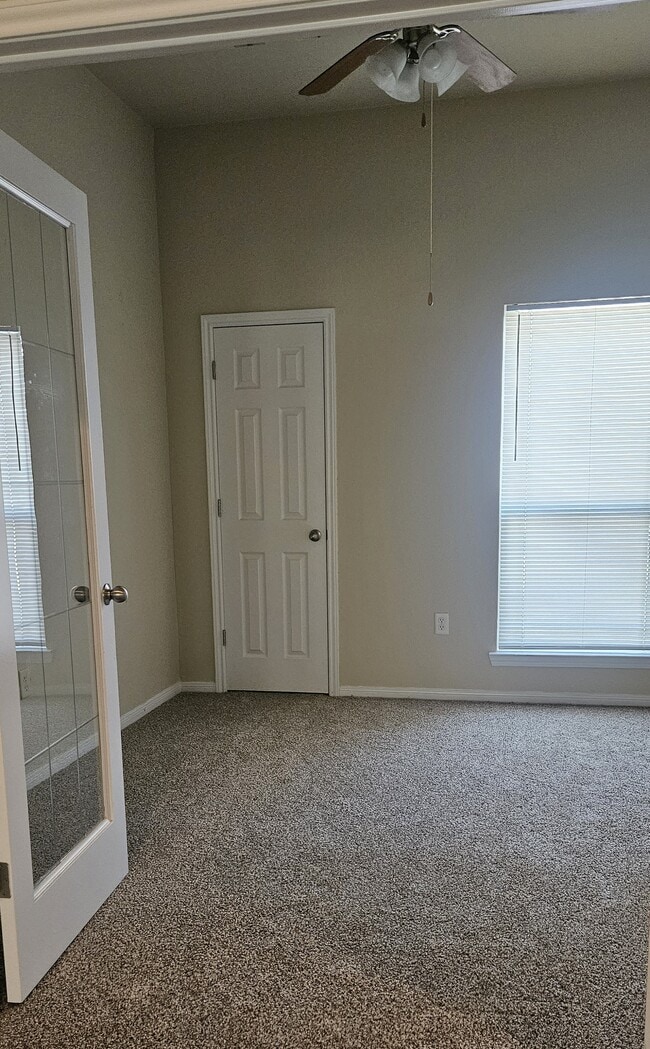 Photo - 2415 Merle Dr