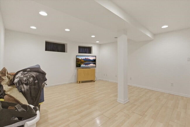 Photo - 3716 N Wayne Ave Unit G