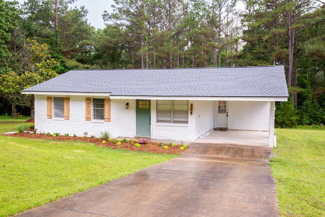 Building Photo - Fully Remodeled 3-Bed on 1 Acre near MSU – Starting at $1,650!