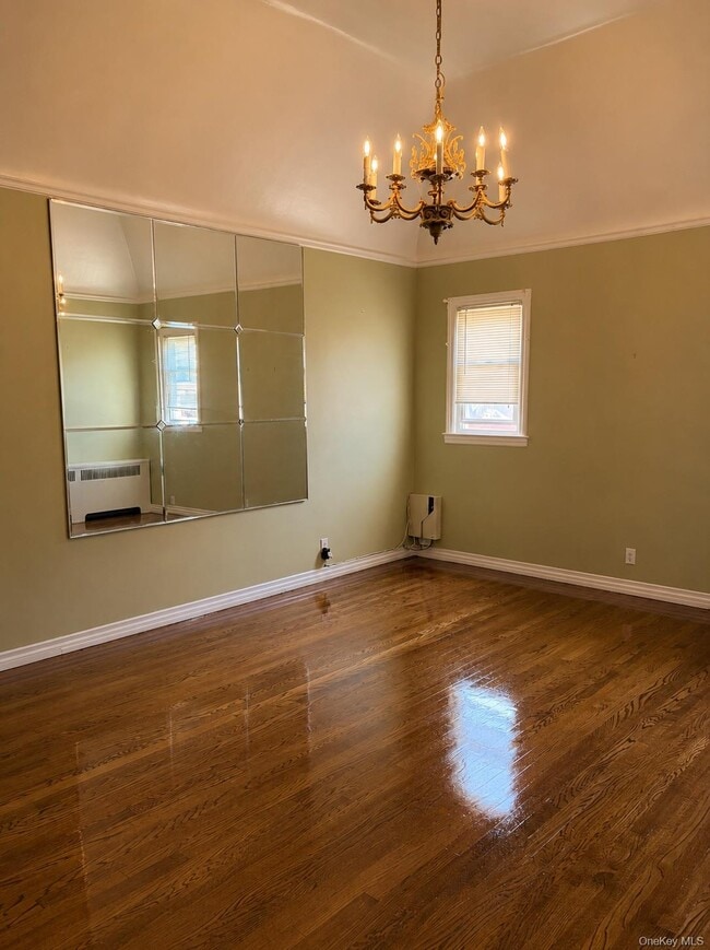 Photo - 135-11 122nd Pl