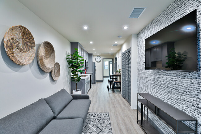 Building Photo - 2815 Menlo Ave Rental